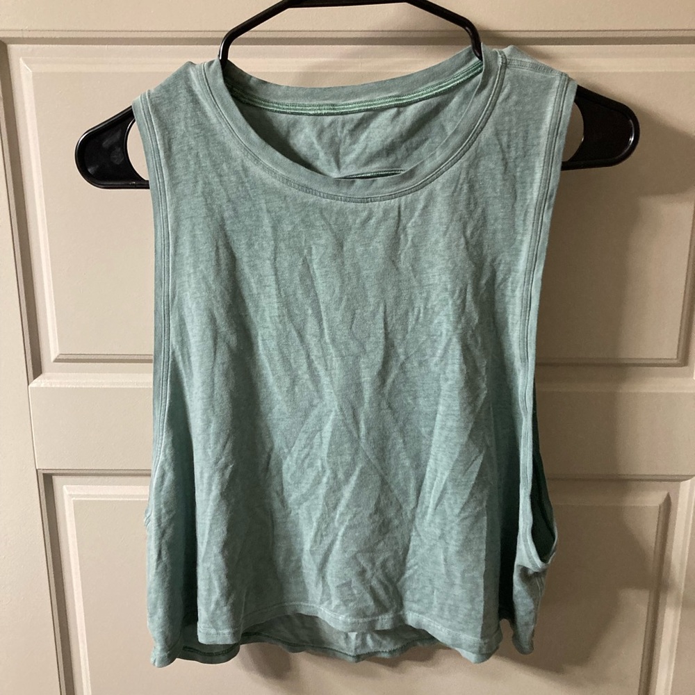 Lululemon cut back crop tank Size 8
